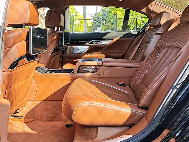 BMW 7-Series 2017 750 Li x Drive — фото 18