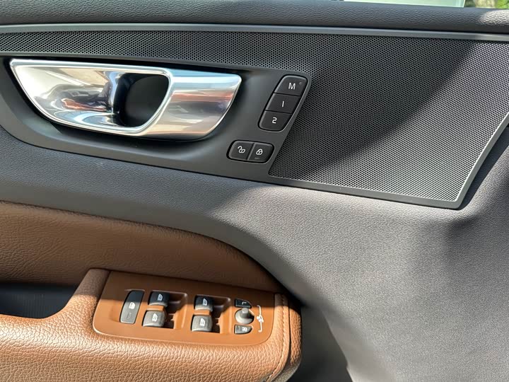 Volvo XC60 Hybrid 2022 T 8 PHEV 4 WD — фото 15