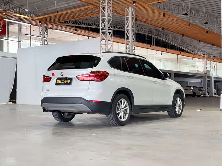 BMW X1 2019 s Drive 18 Li — фото 3