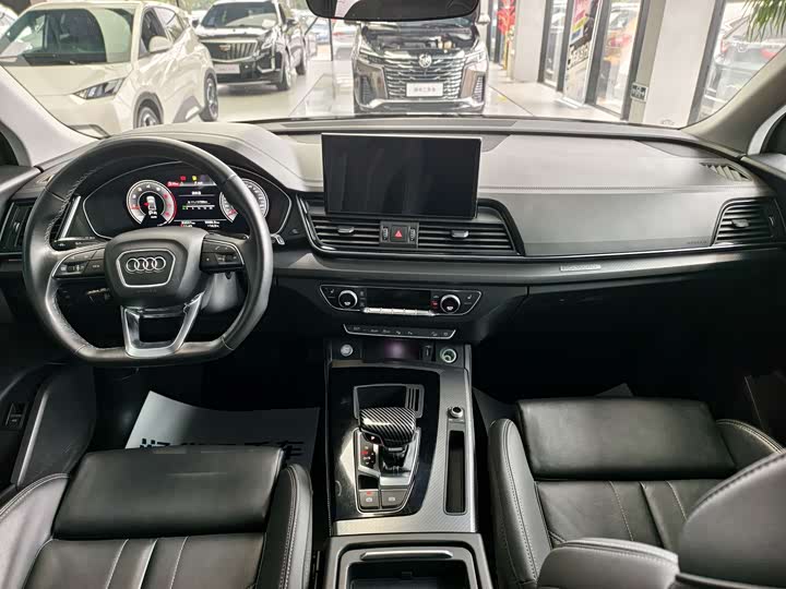 Audi Q5L 2022 40 T — фото 10