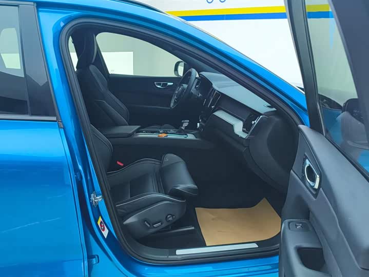 Volvo XC60 2021 T 5 4 WD — фото 8
