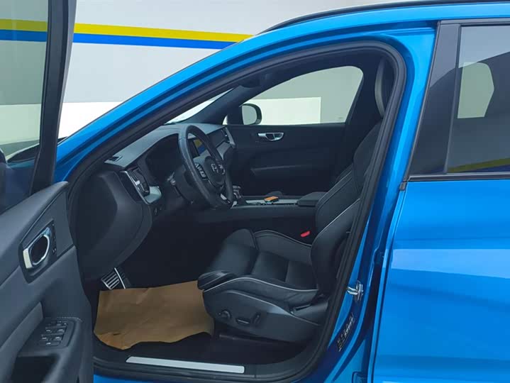 Volvo XC60 2021 T 5 4 WD — фото 9