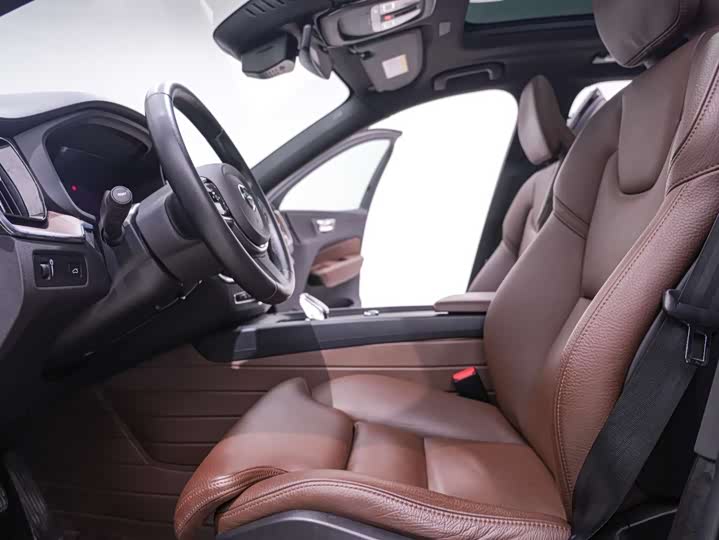 Volvo XC60 2022 B 5 4 WD — фото 23