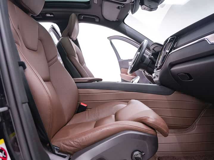 Volvo XC60 2022 B 5 4 WD — фото 25