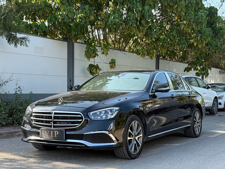 Mercedes-Benz E-Class 2017 E 300 L Luxury — фото 1