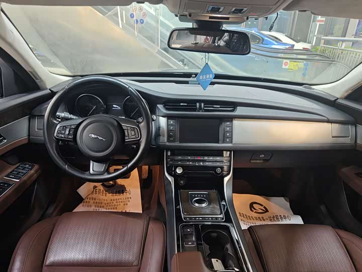 Jaguar XFL 2017 XFL 2.0 T 240 PS — фото 12