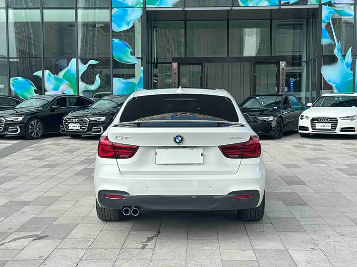 BMW 3-Series 2019 320i M — фото 5