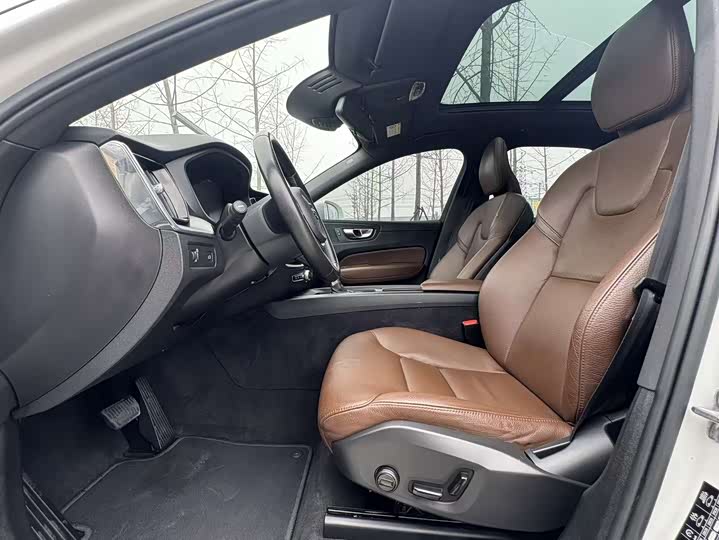 Volvo XC60 2021 T 5 4 WD — фото 19