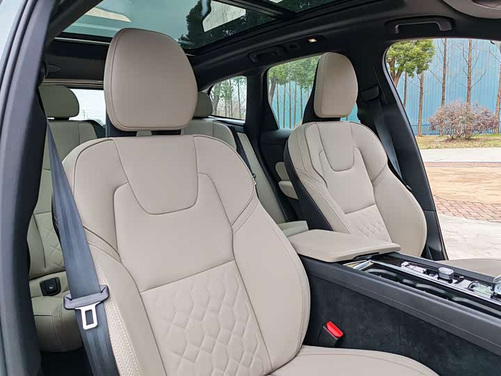 Volvo XC60 2026 B 5 4 WD — фото 38