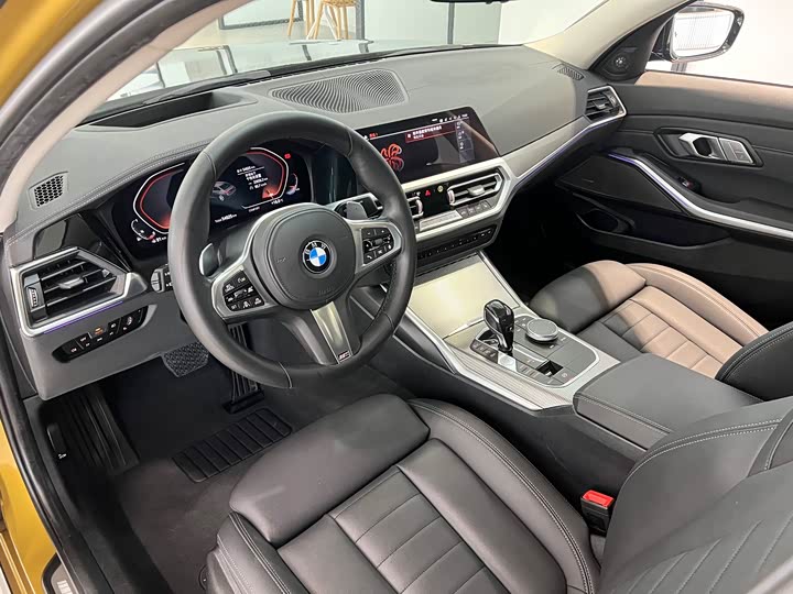 BMW 3-Series 2020 325i M — фото 15