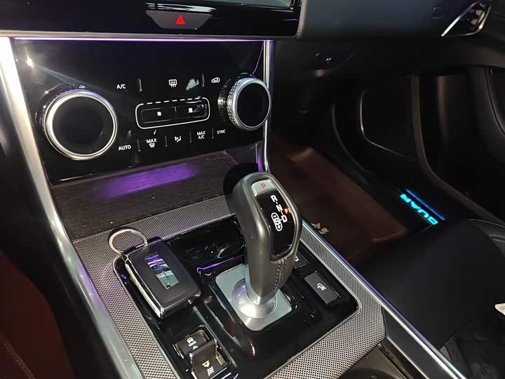 Jaguar XEL 2020 2.0 T 200 PS R-DYNAMIC — фото 14