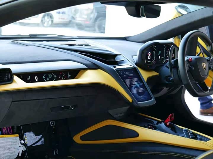 Lamborghini Revuelto 2023 6.5 L PHEV — фото 9