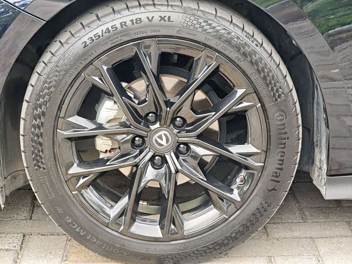 Changan UNI-V 2024 1.5 T Premium — фото 14