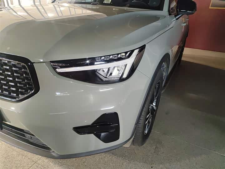 Volvo XC40 2023 B 3 — фото 18