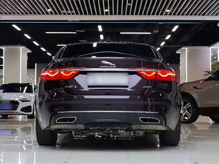 Jaguar XFL 2018 XFL 2.0 T 250 PS — фото 10