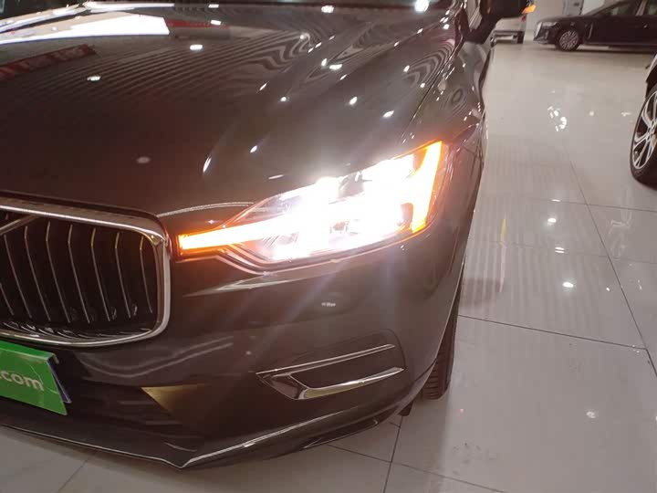 Volvo XC60 2021 T 5 4 WD — фото 24