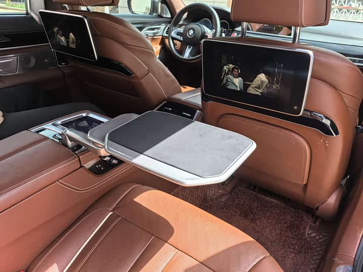 BMW 7-Series 2018 740 Li x Drive M — фото 11