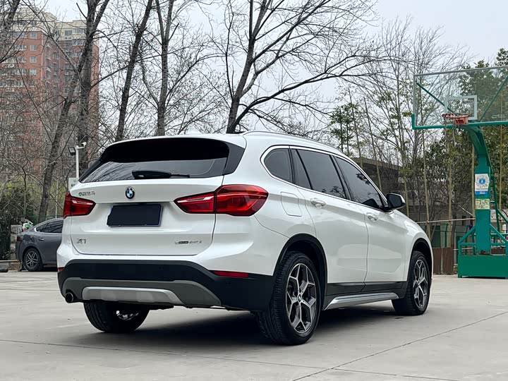 BMW X1 2019 s Drive 18 Li — фото 5