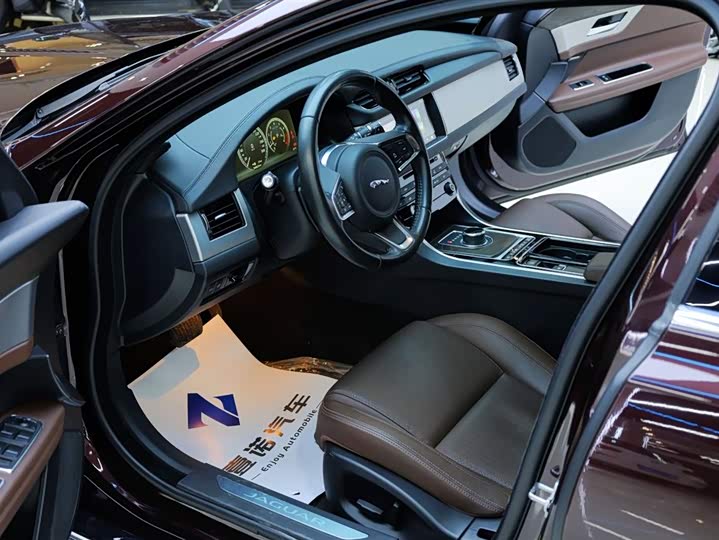 Jaguar XFL 2018 XFL 2.0 T 250 PS — фото 16