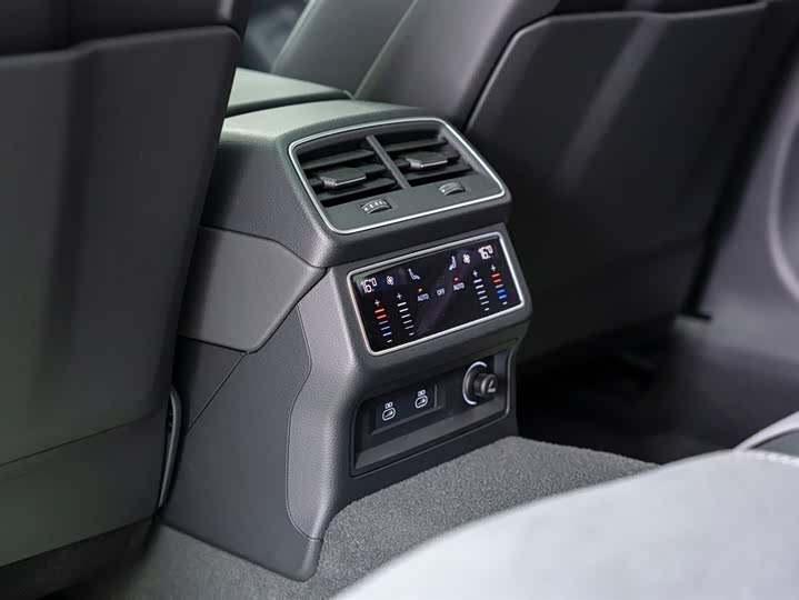 Audi A7L 2024 45 TFSI Luxury — фото 17
