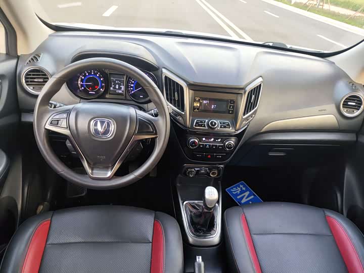 Changan CS15 2016 1.5 L MT — фото 8