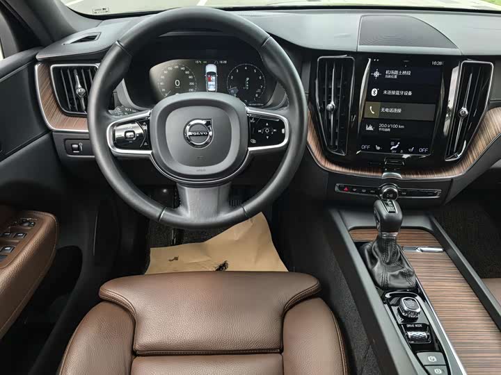 Volvo XC60 2021 T 5 4 WD — фото 10