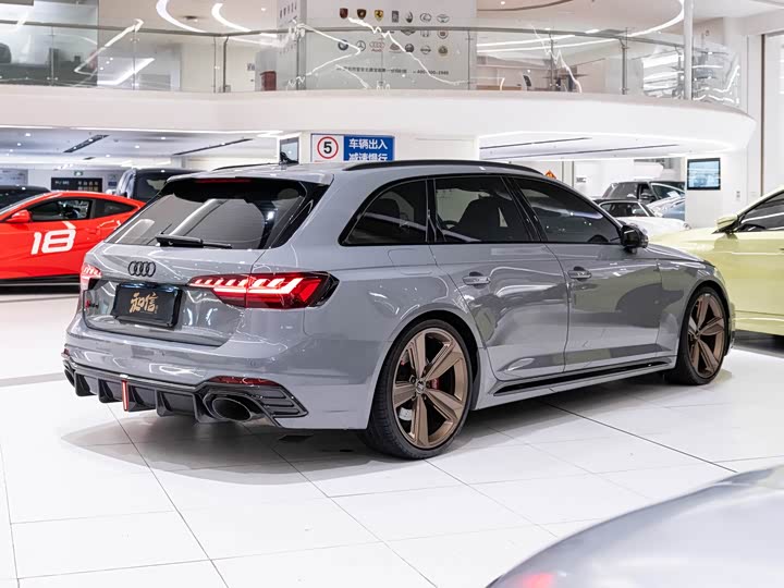Audi RS4 2022 RS 4 Avant — фото 6