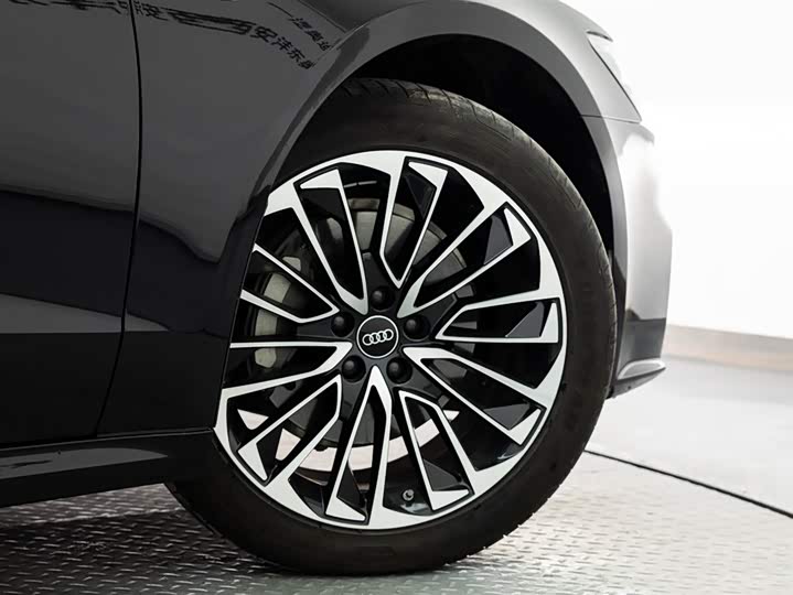 Audi A7L 2024 45 TFSI Luxury — фото 20