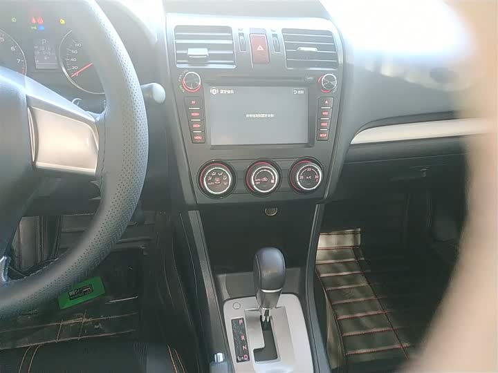Subaru XV 2014 2.0i — фото 13