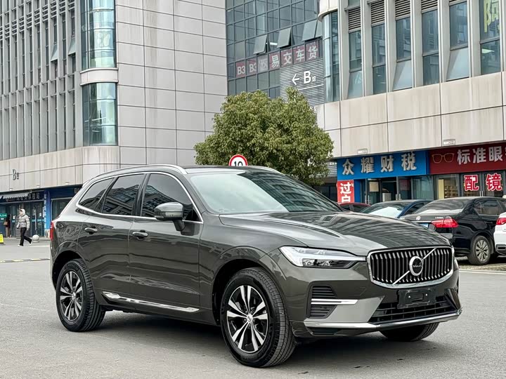 Volvo XC60 2022 B 5 4 WD — фото 3