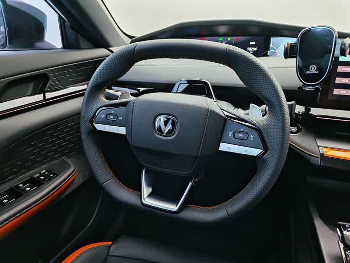 Changan UNI-V 2023 1.5 T Premium — фото 14