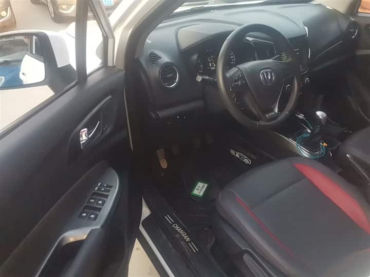 Changan CS15 2016 1.5 L MT — фото 16