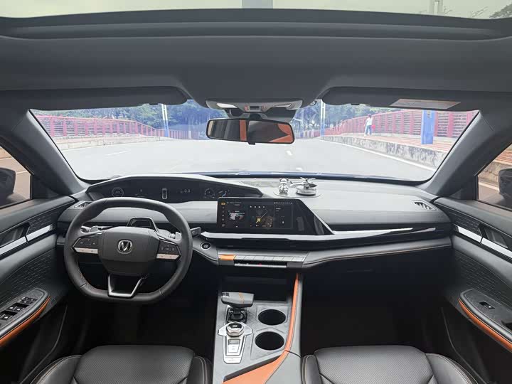 Changan UNI-V 2022 1.5 T Premium — фото 16