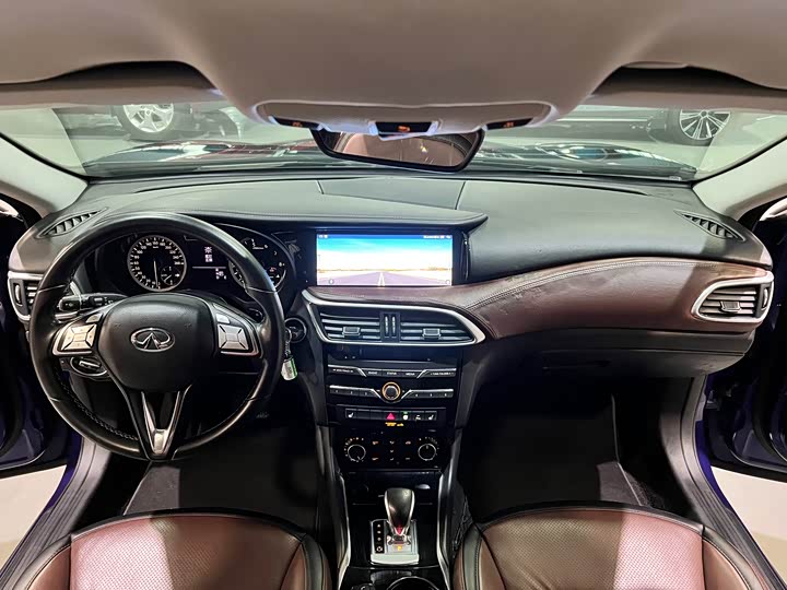 Infiniti QX30 2017 1.6 T 2 WD — фото 5