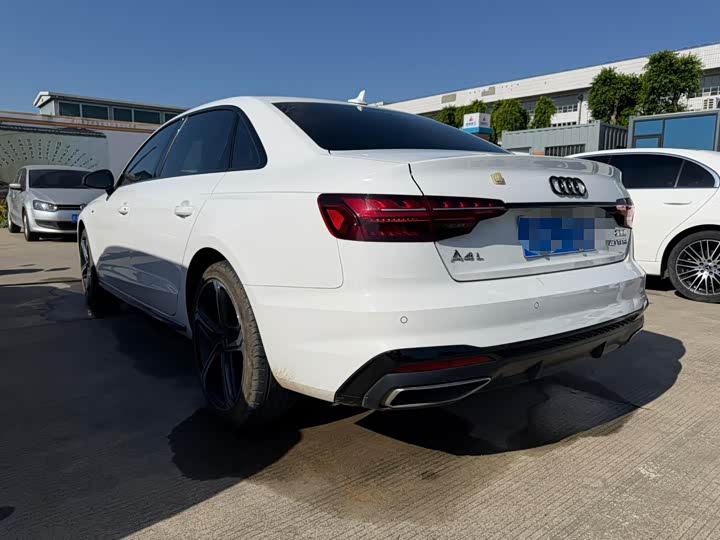 Audi A4L 40 TFSI люкс-динамик — фото 10