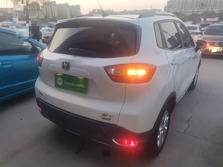 Changan CS15 2016 1.5 L MT — фото 7