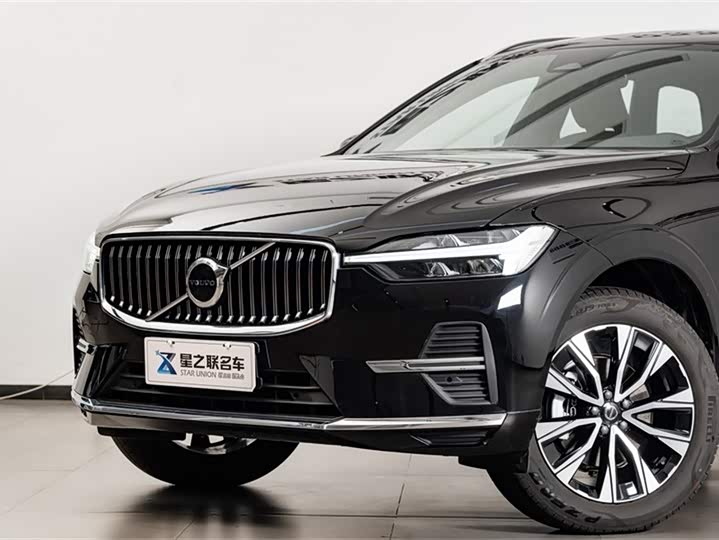 Volvo XC60 2025 B 5 4 WD — фото 3