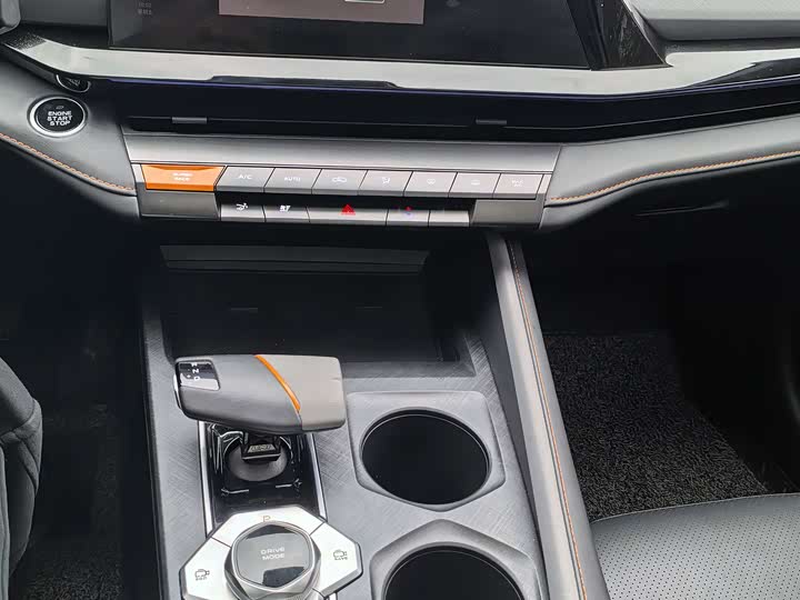 Changan UNI-V 2022 1.5 T Premium — фото 20