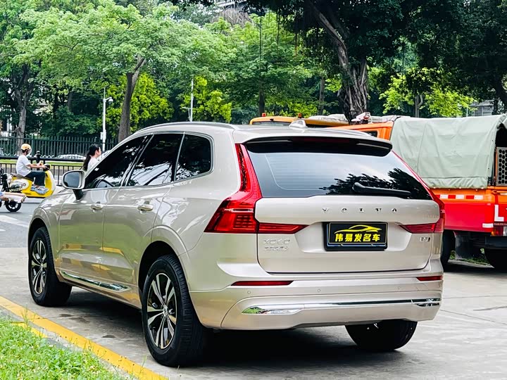 Volvo XC60 2025 B 5 4 WD — фото 6