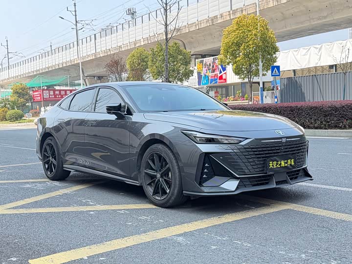 Changan UNI-V 2023 1.5 T Premium — фото 9