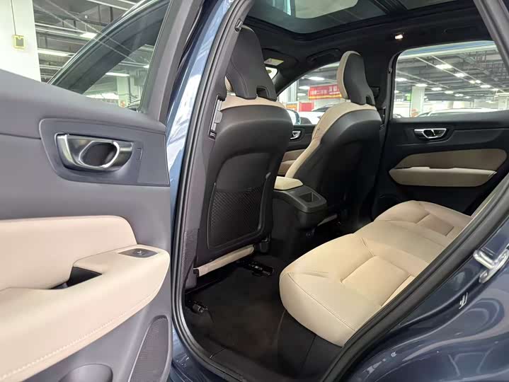 Volvo XC60 2026 B 5 4 WD — фото 15