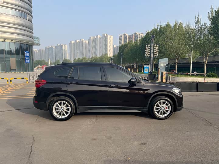 BMW X1 2019 s Drive 18 Li — фото 8