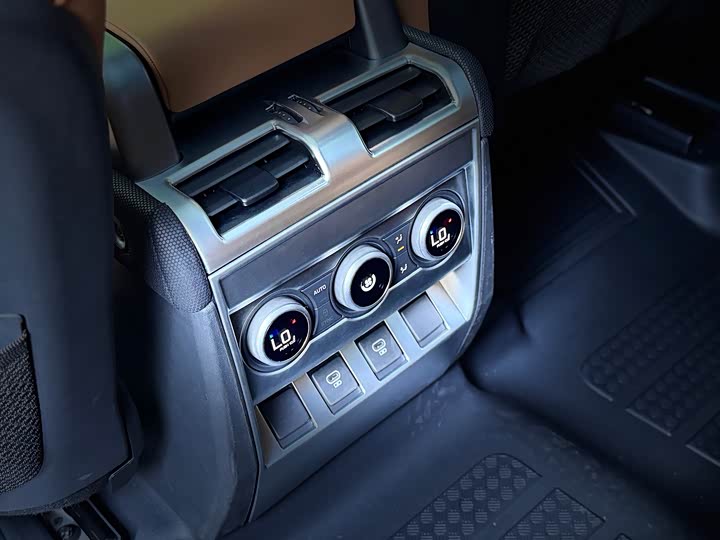 Land Rover Defender — фото 16