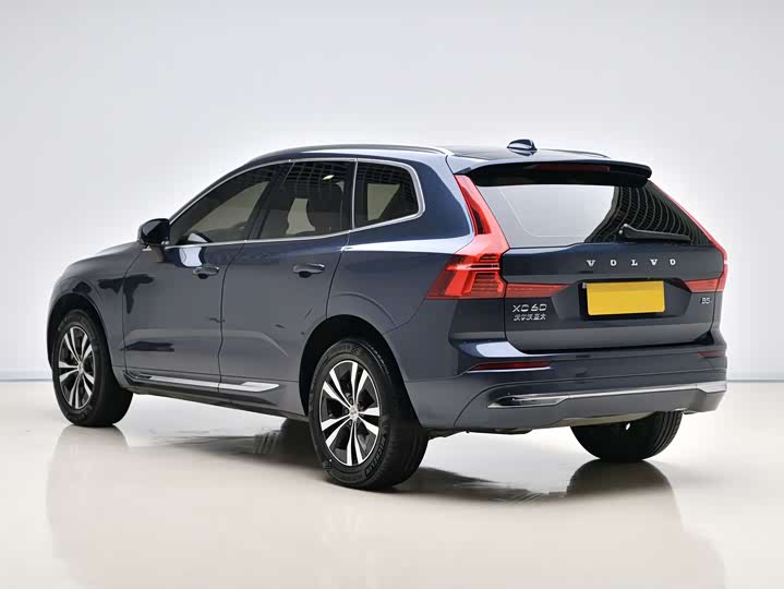 Volvo XC60 2023 B 5 4 WD — фото 4
