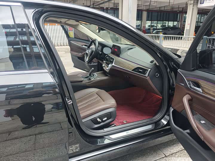 BMW 5 Series 530Le люкс-пакет — фото 11