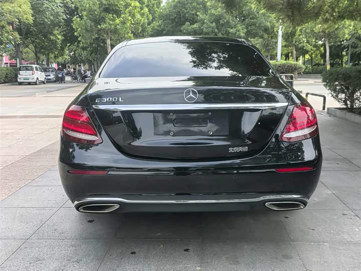 Mercedes-Benz E-Class 2017 E 300 L — фото 5