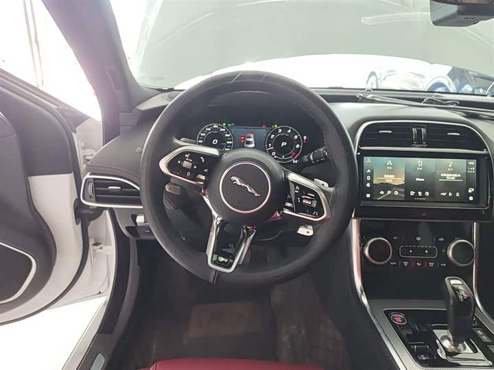 Jaguar XEL 2021 2.0 T 250 PS R-DYNAMIC S — фото 11
