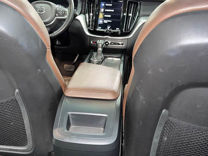 Volvo XC60 2020 T 5 4 WD — фото 28