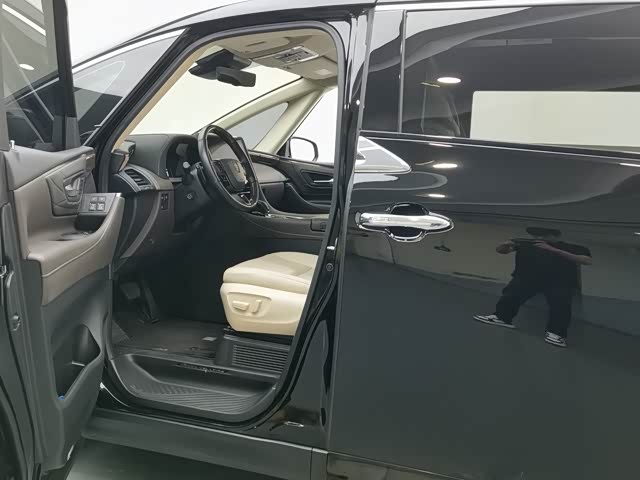 Toyota Vellfire — фото 5