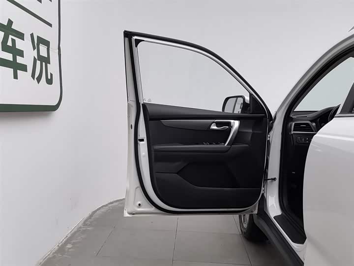 Kia Sportage — фото 8